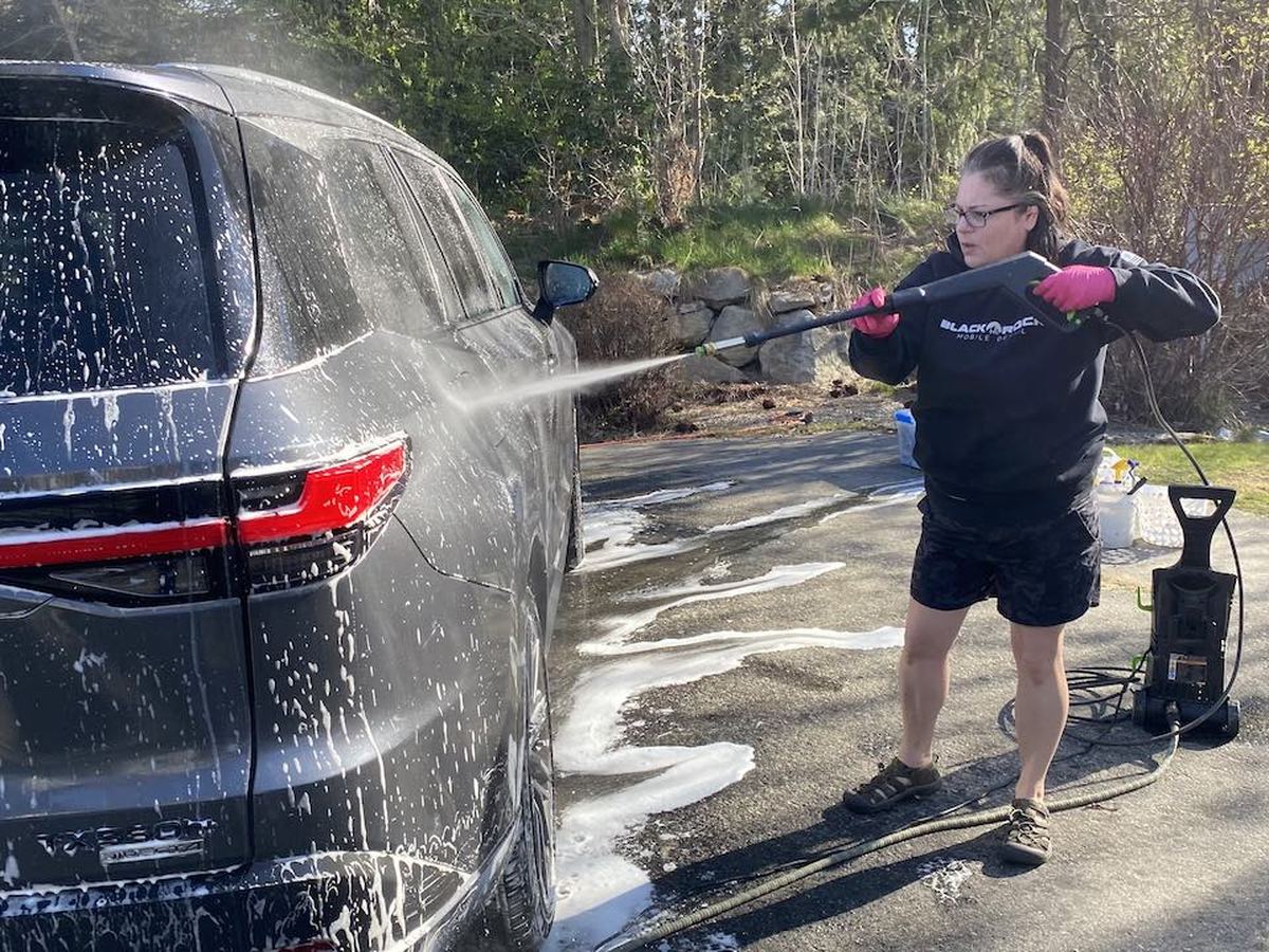 Minivan exterior wash by Black Rock Mobile Detailing in Sandpoint, Idaho